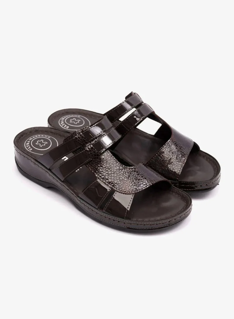 كومفورت بلس صنادل نسائية مريحة بطبعة تمساح بنية